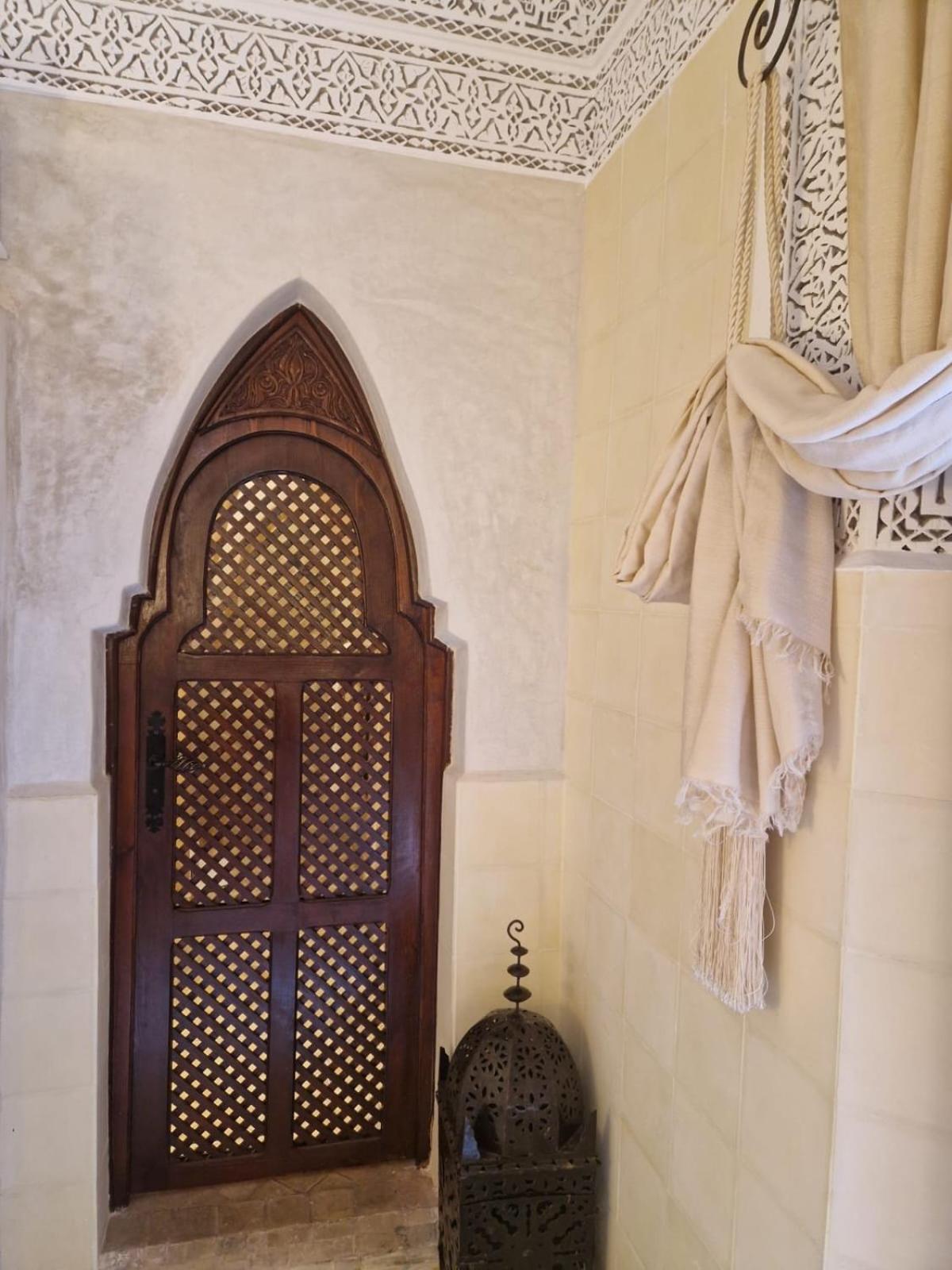 Riad Les Nuits De Marrakech Marrakesh Bagian luar foto A Moroccan hammam
